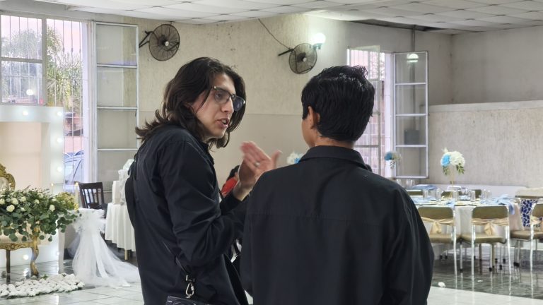 Detrás de la cámara de un estudiante emprendedor
